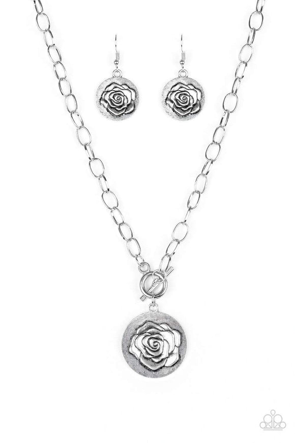 Snazzychicjewelryboutique Necklace Beautifully Belle - Silver Flower Necklace Paparazzi