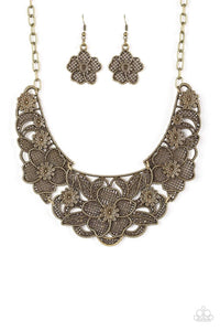 Snazzychicjewelryboutique Necklace Petunia Paradise - Brass Necklace Paparazzi