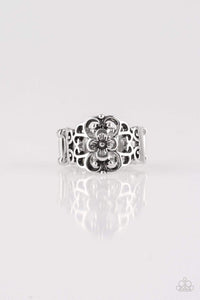 Snazzychicjewelryboutique Ring Fanciful Flower Gardens - Silver Stretchy Ring Paparazzi